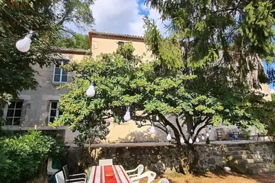 Jardin de l'établissement Les Hauts de St Jacques maison d'exception 300m2, jardin arboré 2000m2