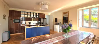 Cuisine ou kitchenette dans l'établissement Les Hauts de St Jacques maison d'exception 300m2, jardin arboré 2000m2