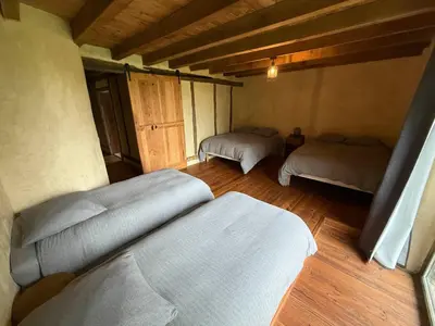 Un ou plusieurs lits dans un hébergement de l'établissement Gîte avec piscine intérieur, Le Repère de Choiseau