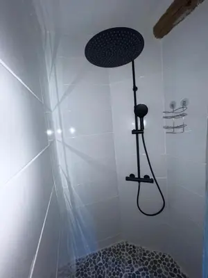 Salle de bains dans l'établissement Gîte avec piscine intérieur, Le Repère de Choiseau