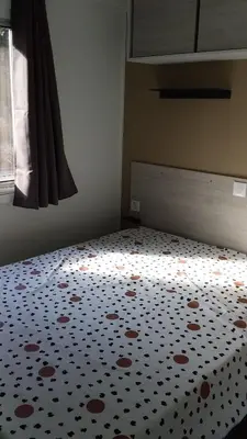 Un ou plusieurs lits dans un hébergement de l'établissement Mobil home 2 chambres à St brėvin les pins 44