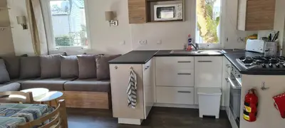 Cuisine ou kitchenette dans l'établissement Mobil home Amira 3 Trigano