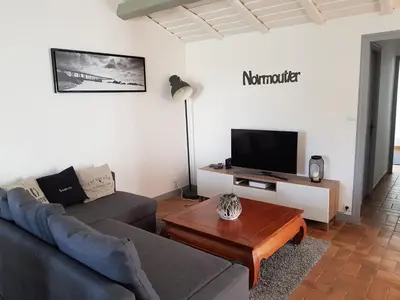 Télévision ou salle de divertissement dans l'établissement La Villa du Tesselier
