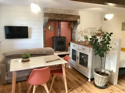 Cuisine ou kitchenette dans l'établissement Maison à la campagne Les Oliviers