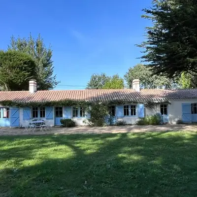 Les Joublanchas : Maison familiale mer et campagne pour 16