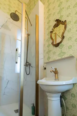 Salle de bains dans l'établissement Chateau du Hallay