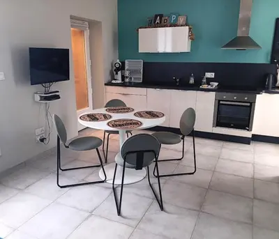Cuisine ou kitchenette dans l'établissement La Roche Bleue - 100m plage - Parking