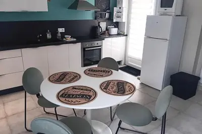 Cuisine ou kitchenette dans l'établissement La Roche Bleue - 100m plage - Parking