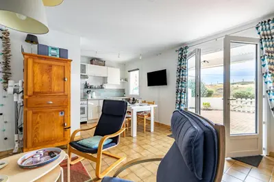 Cuisine ou kitchenette dans l'établissement À 50m de la plage, charmante maison à St Hilaire