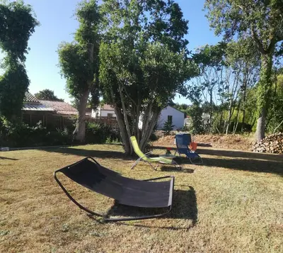 Jardin de l'établissement Charmante petite dépendance