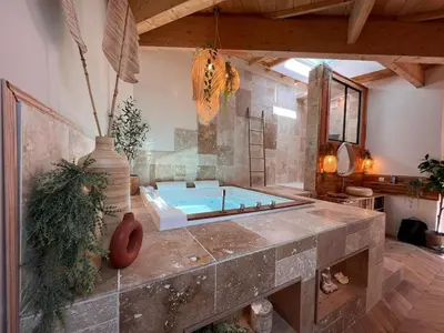 Piscine de l'établissement Suite Bali Les Petits Plaisirs ou située à proximité