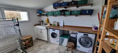 Cuisine ou kitchenette dans l'établissement Ty Grain de Sel : logement privatif avec piscine, jardin et patio