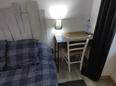 Un ou plusieurs lits dans un hébergement de l'établissement Agréable chambre d'hôte climatisée