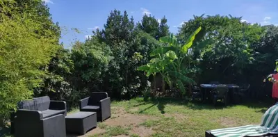 Jardin de l'établissement Agréable chambre d'hôte climatisée
