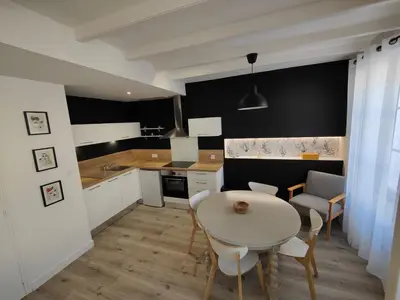 Cuisine ou kitchenette dans l'établissement Charmante maison de Ville , 4 personnes , LES HERBIERS