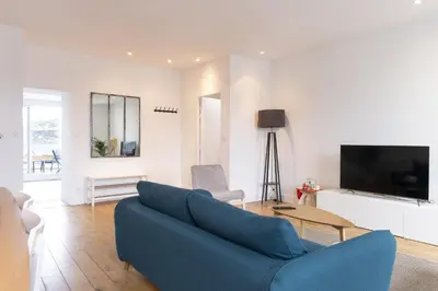 Télévision ou salle de divertissement dans l'établissement grand gîte terrasse vue Loire et château d'Ancenis