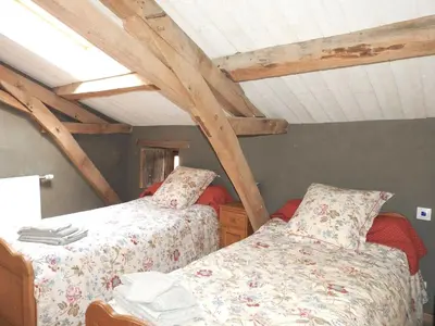 Un ou plusieurs lits dans un hébergement de l'établissement Maison charmante près de Nueil-les-Aubiers avec jardin