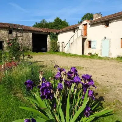 Maison charmante près de Nueil-les-Aubiers avec jardin