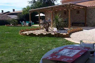 Jardin de l'établissement GÎTE DE L'ODA