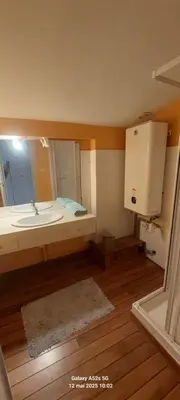 Salle de bains dans l'établissement Maison des Gabelous