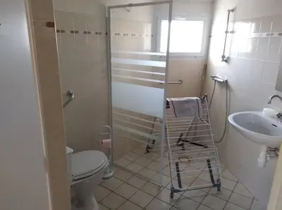 Salle de bains dans l'établissement Maison calme proche mer - La Roseraie