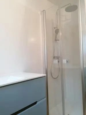 Salle de bains dans l'établissement Maison de vacances vue mer