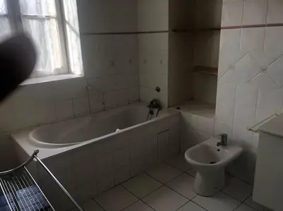 Salle de bains dans l'établissement Gîte -Belle Maison dans une ancienne école-Tarif réduit hors WE !