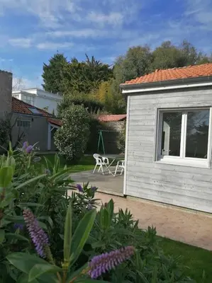 Jardin de l'établissement le chalet de laura