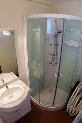 Salle de bains dans l'établissement Entre pinède et océan