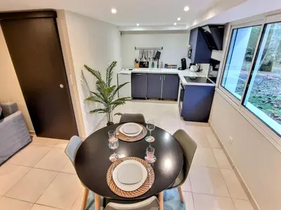 Cuisine ou kitchenette dans l'établissement Le Petit Rocher 30m2- Studio standing 3 étoiles