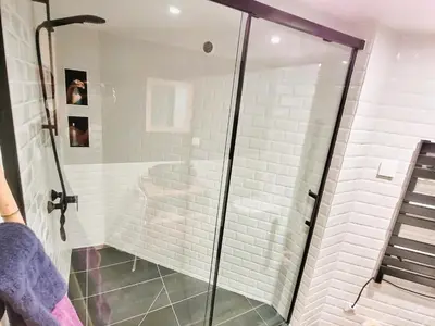 Salle de bains dans l'établissement Le Petit Rocher 30m2- Studio standing 3 étoiles