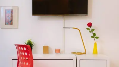 Télévision ou salle de divertissement dans l'établissement Studio petit LU