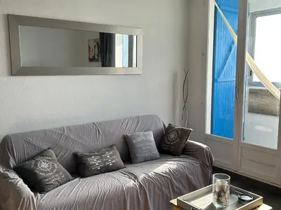 Coin salon dans l'établissement Appartement familial avec vue sur mer, parking privé - FR-1-652-24
