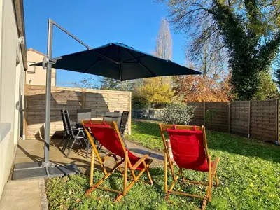Jardin de l'établissement Gîte rénové au cœur du Vignoble Nantais, proche Hellfest, terrasse, jardin clos, parking, vélos à dispo - FR-1-306-1230