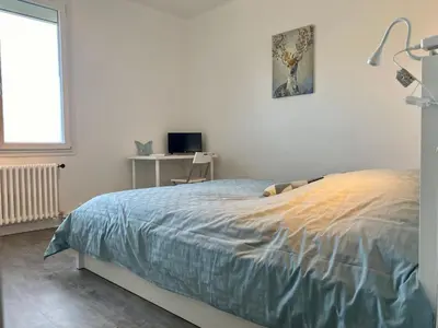 Un ou plusieurs lits dans un hébergement de l'établissement Maison spacieuse avec fitness, massage sur demande et jardin privatif, proche Nantes et Pornic - FR-1-306-1231