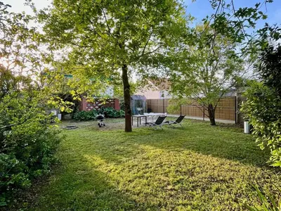 Jardin de l'établissement Maison spacieuse avec fitness, massage sur demande et jardin privatif, proche Nantes et Pornic - FR-1-306-1231