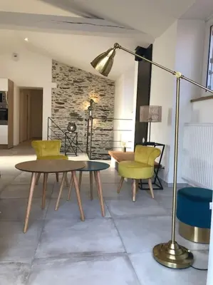 Coin salon dans l'établissement Les Palmiers. Charme, spa et massage en vignoble nantais