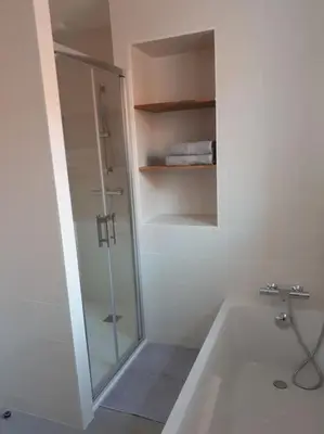 Salle de bains dans l'établissement Les Palmiers. Charme, spa et massage en vignoble nantais