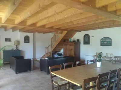 Coin salon dans l'établissement La Faerie - A la campagne - Gite 18 personnes