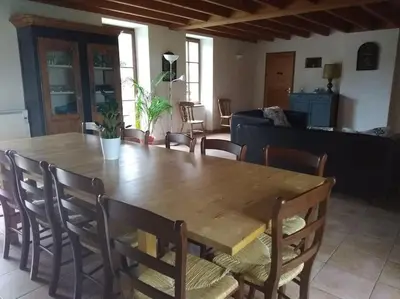 Coin salon dans l'établissement Gite les Farfadets - 12 personnes maxi