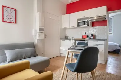 Cuisine ou kitchenette dans l'établissement Aristide#2 - T2 calme et lumineux avec Terrasse
