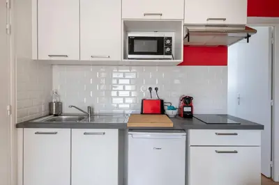 Cuisine ou kitchenette dans l'établissement Aristide#2 - T2 calme et lumineux avec Terrasse