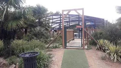 Jardin de l'établissement Mobil Home camping 3*** piscine chauffée