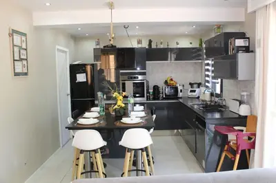 Cuisine ou kitchenette dans l'établissement Villa 4ch 4Sdb à 5min de Nantes
