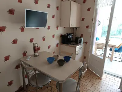 Télévision ou salle de divertissement dans l'établissement Maison de vacances à Notre-Dame-de-Monts - 6 personnes - Animaux admis - FR-1-540-169