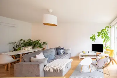 Télévision ou salle de divertissement dans l'établissement Sérénité - 2 chambres - Calme et Verdure