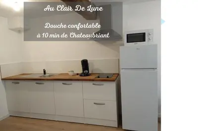 Cuisine ou kitchenette dans l'établissement Au Clair De Lune - Dormir Comme A La Maison