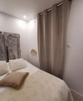 Un ou plusieurs lits dans un hébergement de l'établissement Au Poème du Chêne, Logement indépendant, Calme, Parking gratuit