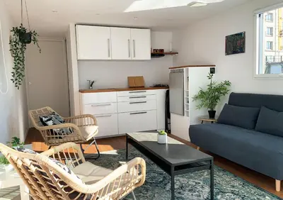 Cuisine ou kitchenette dans l'établissement Bateau appartement sur l'Erdre au coeur de Nantes