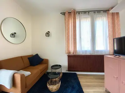 Télévision ou salle de divertissement dans l'établissement Relais de la Joselière